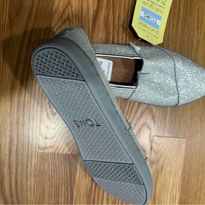 Toms silver glimmer slip on, new worn, size 4 youth size